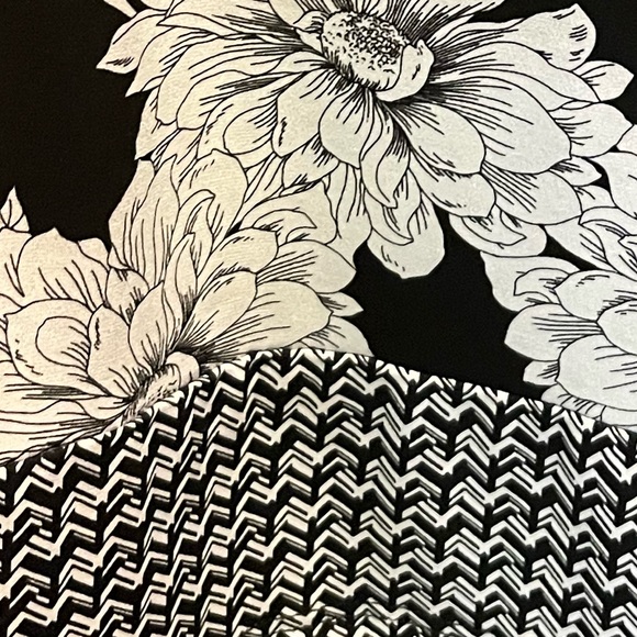 194. WOMENS KAREN KANE 0X DETAIL TOP - Picture 6 of 8